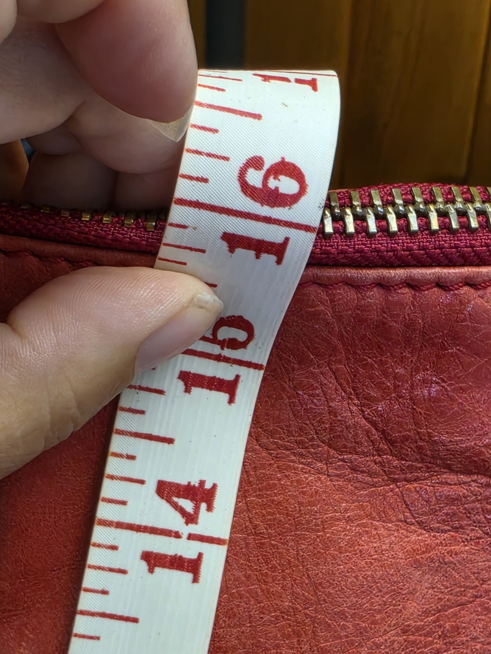 Badgley Mischka Women's Red Leather Shoulder Bag - Picture 11 of 11
